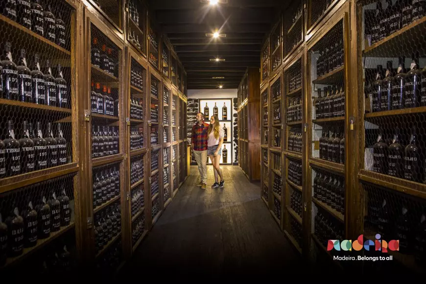 Pe cont propriu sau cu agentul de turism în vacanță?