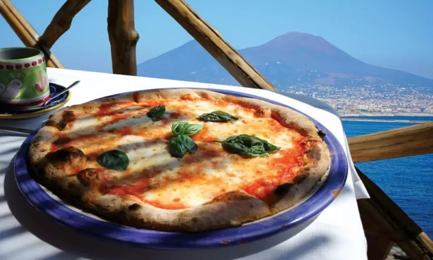 Food to try in Italy - pizza