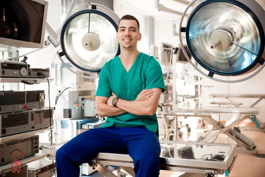 Medicul rezident din Cluj care face educație medicală pe YouTube: „Oamenii au prins curaj să se ducă la spital” 