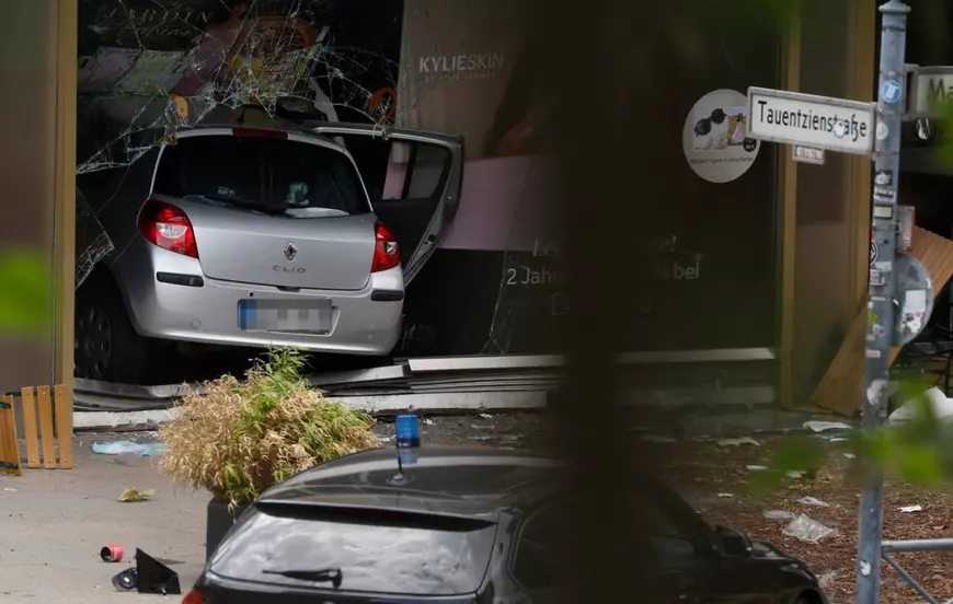 Poliția germană, după ce o mașină a intrat în mulțime la Berlin, omorând o profesoară și rănind 14 elevi: „Nu e vorba în niciun caz de un accident”