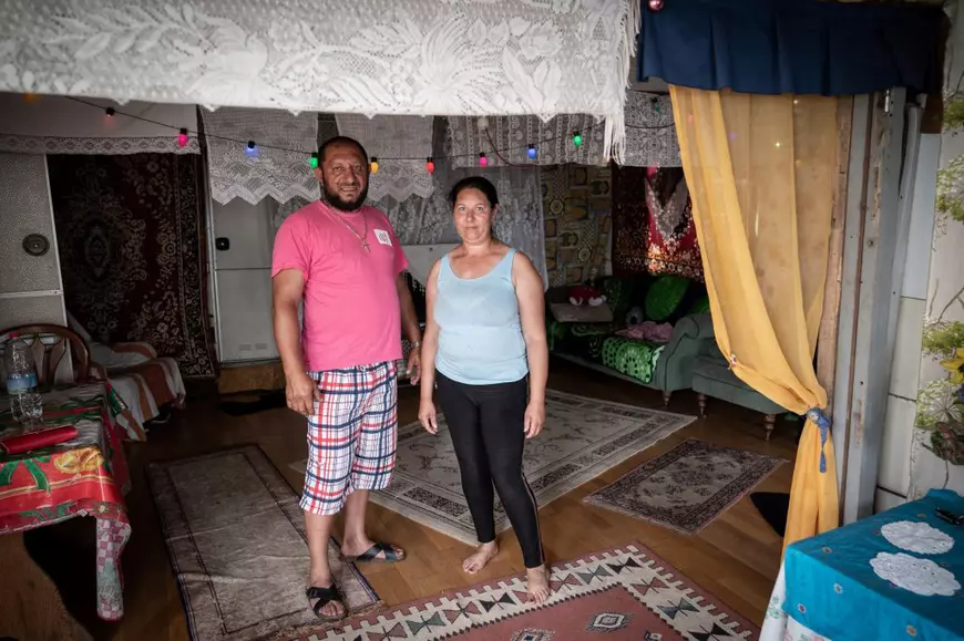 Imagini din mahalalele din Nantes, unde trăiesc peste 2.000 de români. „Avem bani să trăim, dar copiii noștri sunt analfabeți”