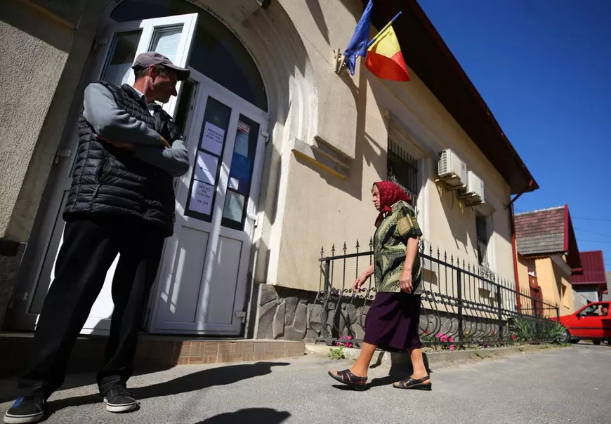 Reportaj | Premieră pentru democraţia din România. În comuna Dumbrăvița a fost referendum pentru demiterea primarului.  Nu a fost însă validat, din lipsă de cvorum