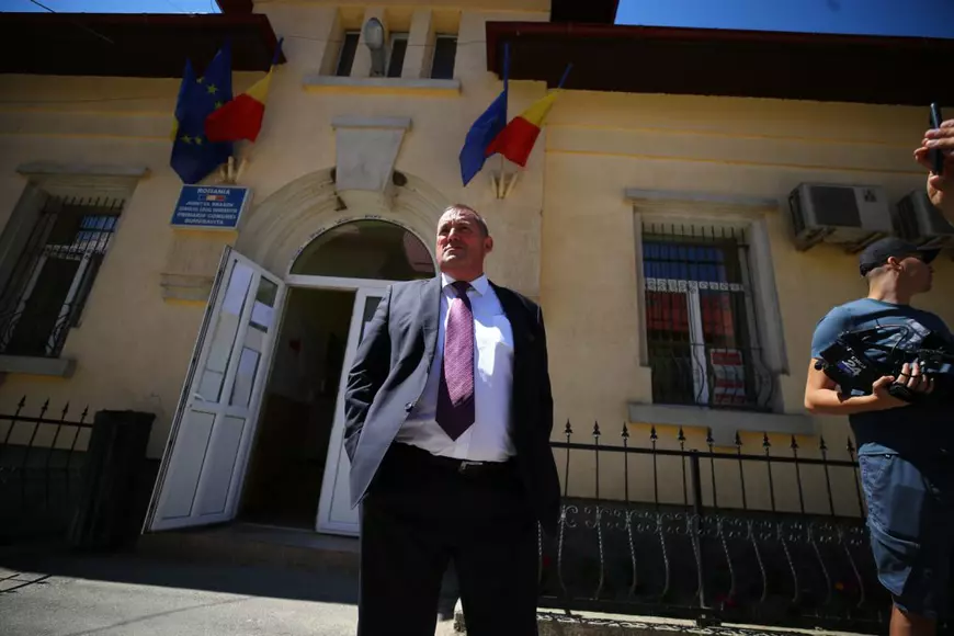 Reportaj | Premieră pentru democraţia din România. În comuna Dumbrăvița a fost referendum pentru demiterea primarului.  Nu a fost însă validat, din lipsă de cvorum