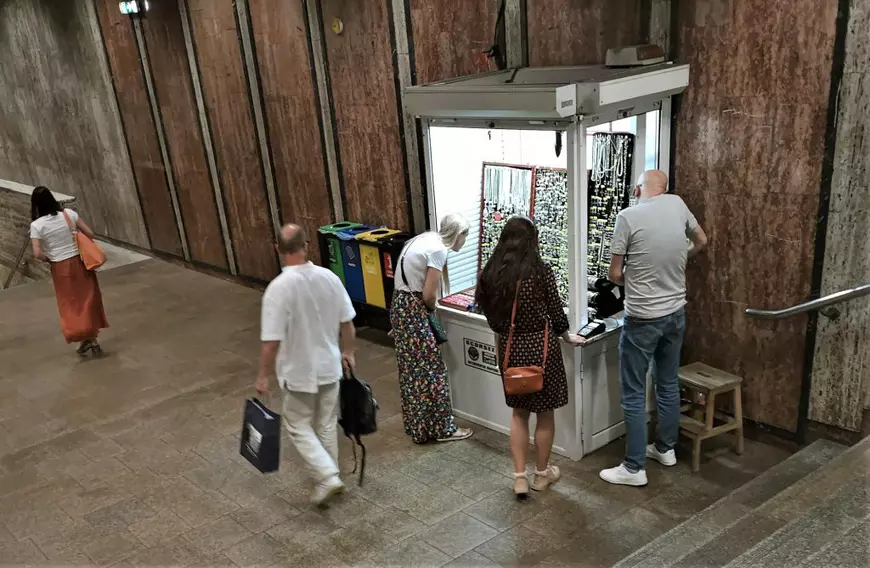 Metrorex și primăria lui Negoiță nu s-au atins de chioșcurile ilegale de la metrou din sectorul 3. Câte mai funcționează și cum explică autoritățile