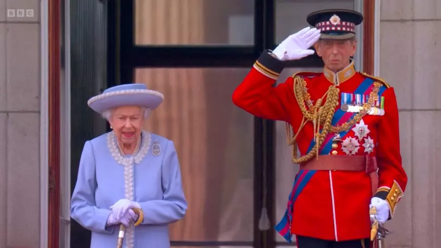 Spectacol pe străzile Londrei la Jubileul Reginei. Harry si Meghan Markle, prezenți la aniversarea domniei Elisabetei a II-a