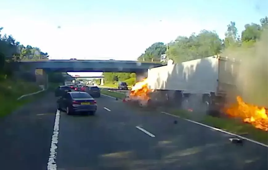 Un șofer român de TIR a ucis trei oameni într-un accident, din cauză că se uita pe telefon la site-uri pentru adulți, în Marea Britanie