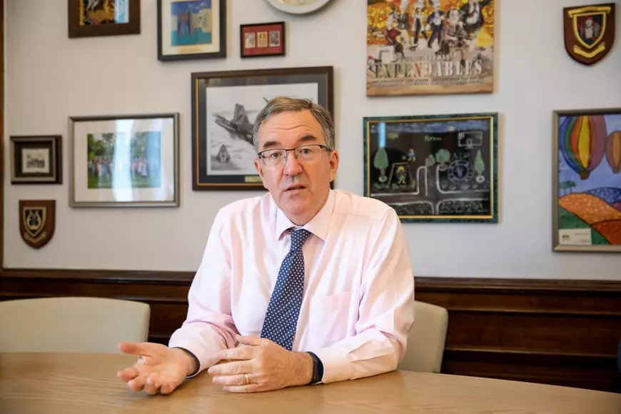 Andrew Noble, ambasadorul britanic, mesaj pentru români despre drepturile LGBT: „Nu cred că o societate e cu adevărat liberă, dacă milioane de oameni nu pot să-și trăiască adevărata viață”