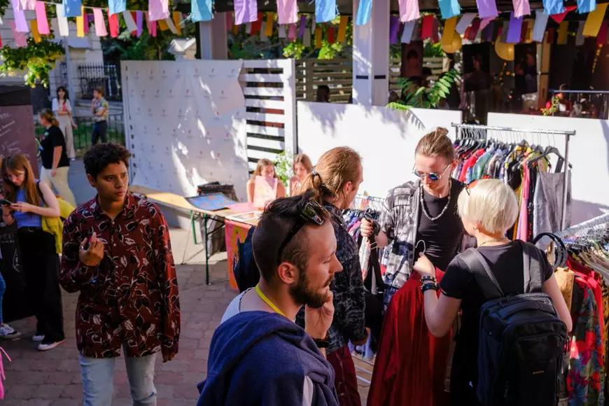 Cum e să fii gay în Republica Moldova, o țară unde 90% dintre oameni cred că nu vor să te aibă vecin sau prieten