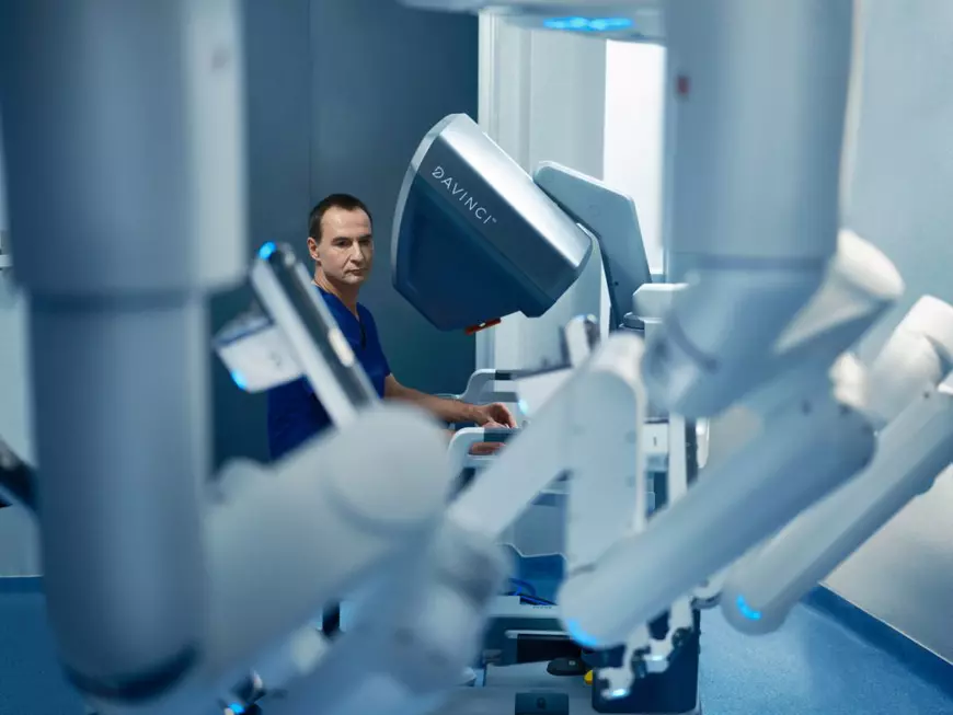 Intervenții robotice, realizate în cadrul MedLife Medical Park, cu tehnologia de ultimă generație a robotului da Vinci Xi