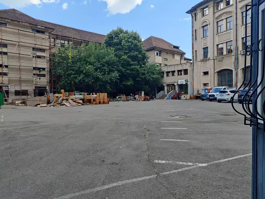 După doi ani, au început lucrările de reabilitare a Colegiului „Mihai Eminescu”