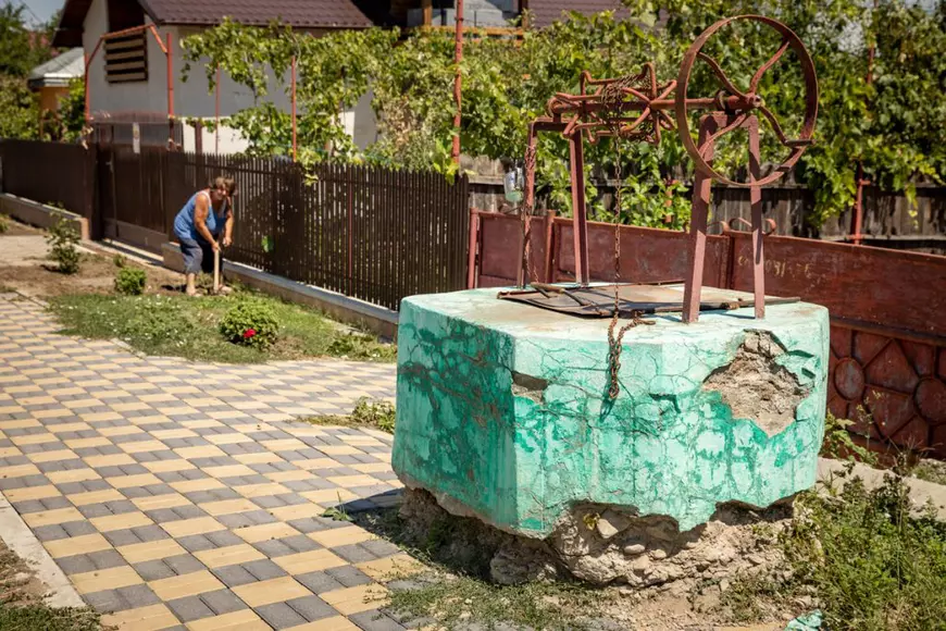 REPORTAJ. Deşi suferă de lipsa apei în fiecare vară, oamenii din Flămânzi privesc spre cer, nu spre autorități: „Totul depinde de Dumnezeu”