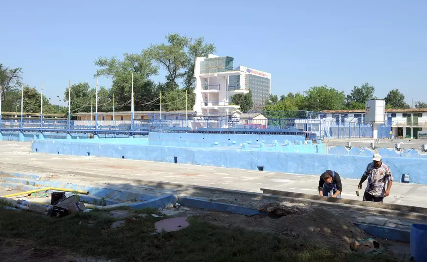 Mărirea și decăderea „celui mai mare ștrand din Europa”. Construit pe vremea regilor, modernizat în comunism, prăduit și lăsat în ruină în capitalism