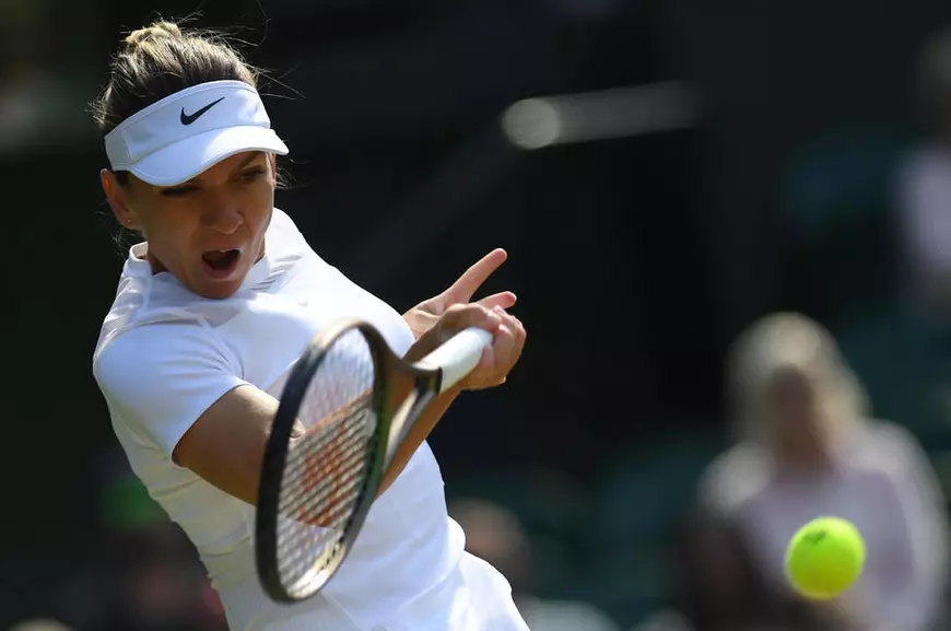 Simona Halep s-a oprit în semifinală la Wimbledon. Învinsă în două seturi de Elena Rybakina