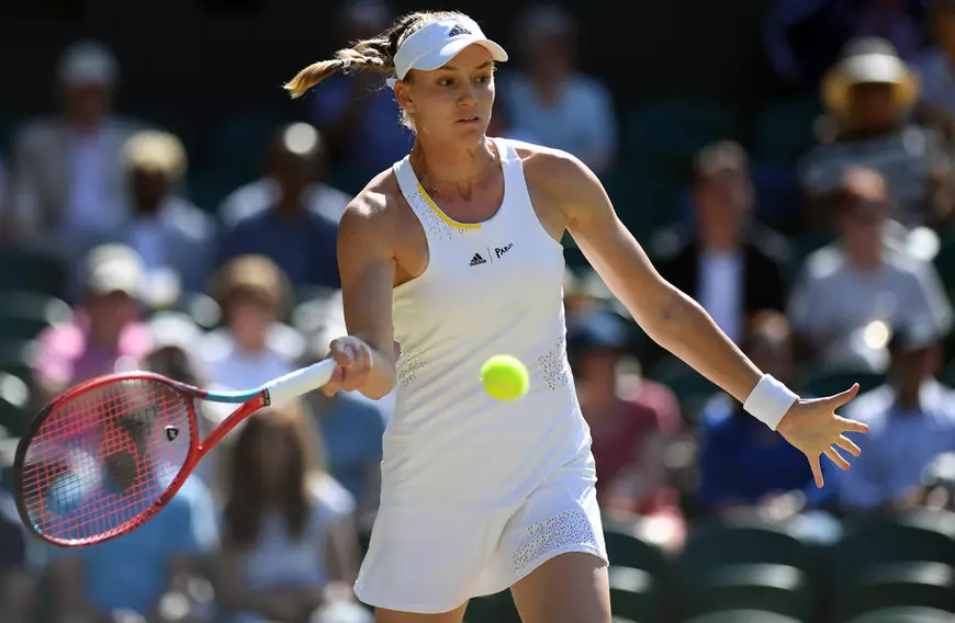 Simona Halep s-a oprit în semifinală la Wimbledon. Învinsă în două seturi de Elena Rybakina