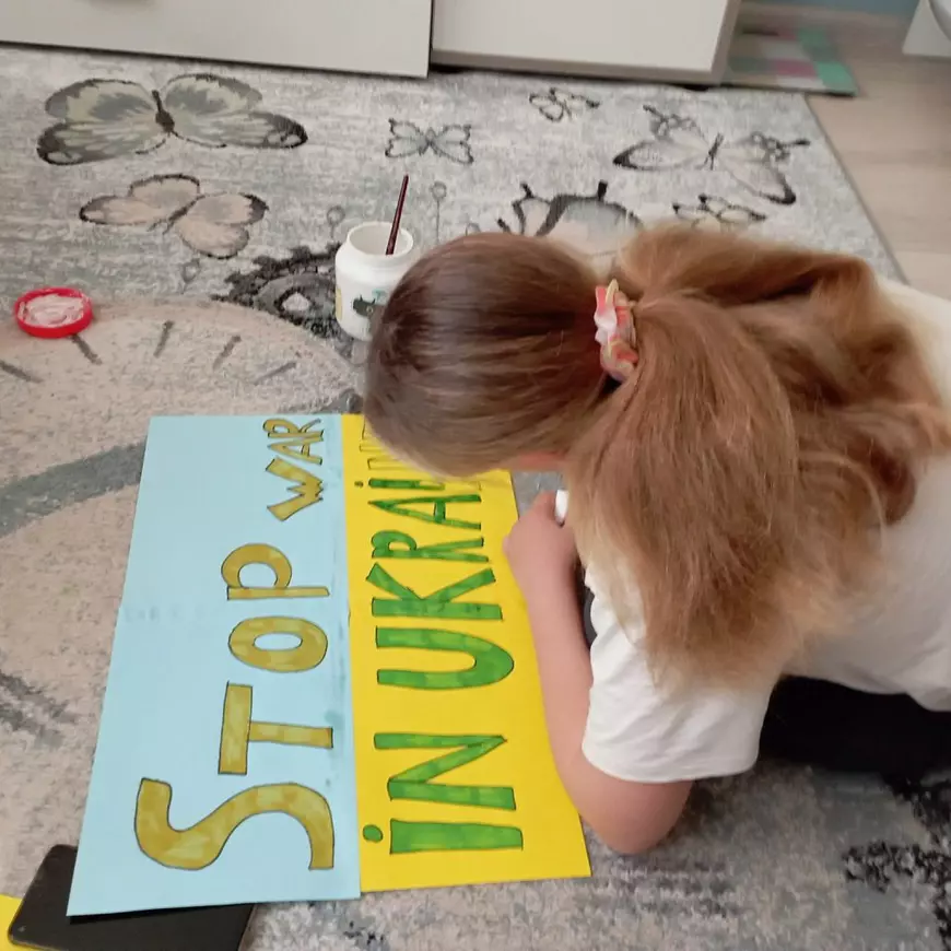 O ucraineancă stabilită de 12 ani în România ajută refugiații de război. Ce spune despre nevoile lor reale