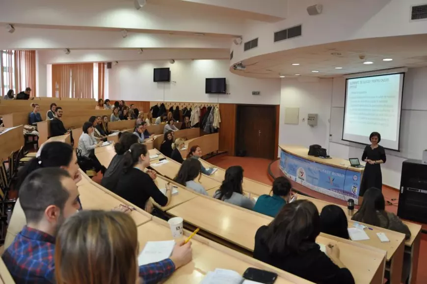 INTERVIU. Profesor universitar, despre cultura plagiatelor: „Mulți studenți sunt revoltați când li se resping referate compilate din 2-3 surse online”