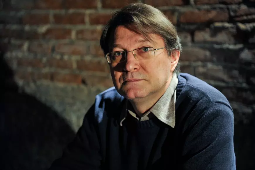 Scriitorii români reacționează după atacul asupra lui Salman Rushdie: „Șoc. Oroare. Un atentat cumplit”