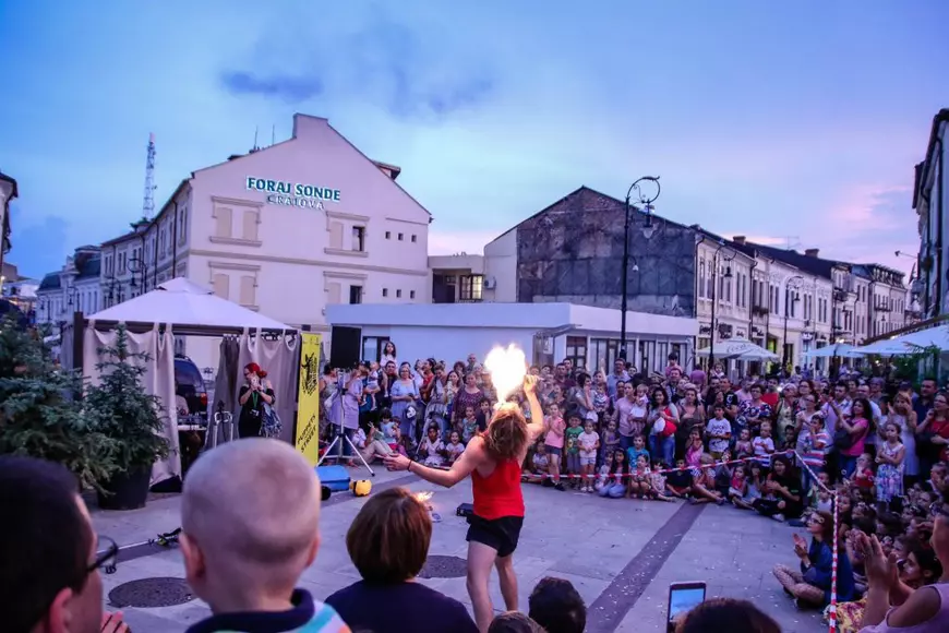 Între 25 august și 1 septembrie Craiova devine capitala păpușilor gigant la Festivalul Puppets Occupy Street