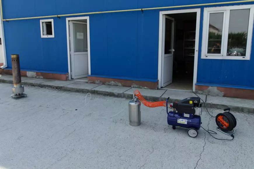 Unitatea de Combatere a Căderilor de Grindină (UCCG) din Vrancea vrea să folosească generatoare pentru a stimula precipitațiile. Generatorul produce aer cald încărcat cu iodură de argint, pe care curenții de aer îl urcă în atmosferă