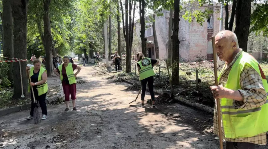 CORESPONDENȚĂ de pe frontul din Harkov, acolo unde ziua a început cu mâinile sus în fața Kalașnikoavelor ucrainene și s-a terminat sub ploaia de rachete rusești