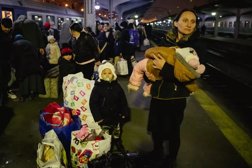 „Voi nu sunteți refugiați”. Reportaj CNN despre discriminarea romilor ucraineni care ajung la București și în alte orașe europene