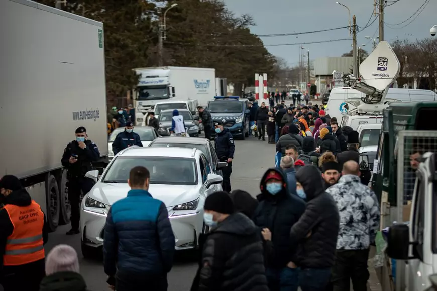 „Țara în care se fură copii de pe stradă”. Ce știau refugiații ucraineni despre români și România înainte de război și ce spun acum