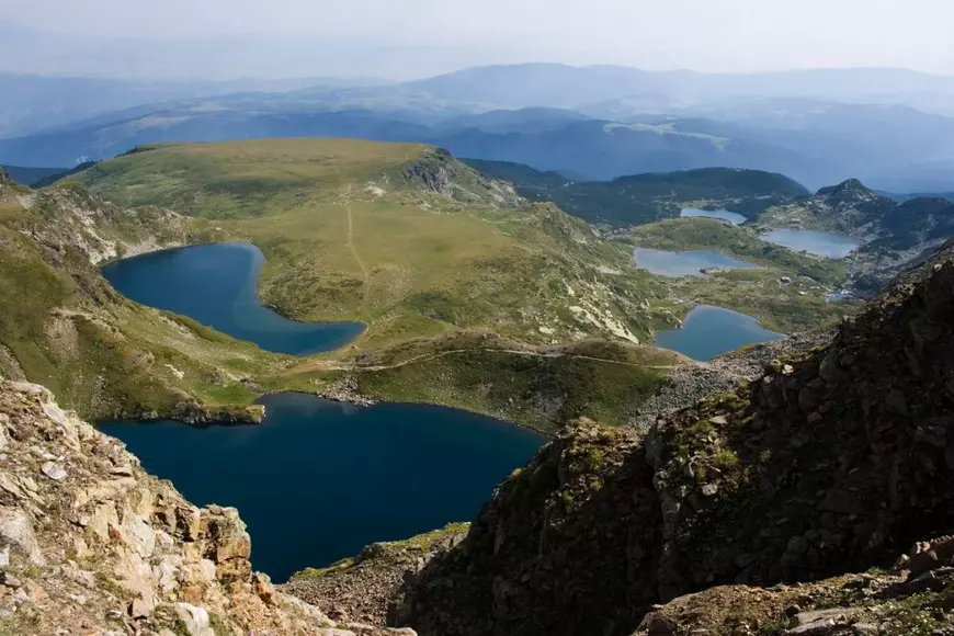Turiștii români filmați la scăldat într-unul dintre cele șapte lacuri Rila sunt căutați de poliția bulgară ca să fie amendați