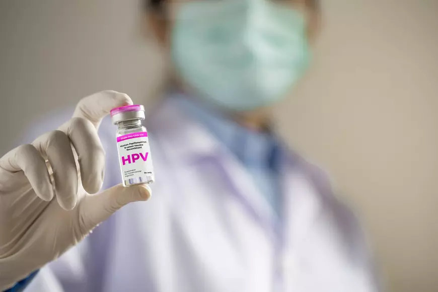 Proiect legislativ: România își asumă o țintă de vaccinare anti-HPV de 30% până în 2025
