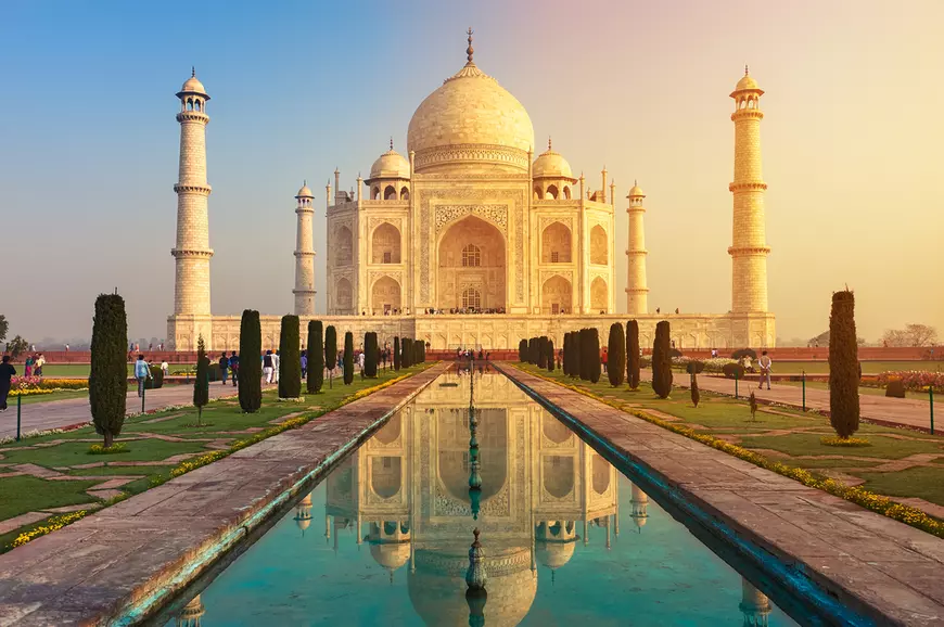 Cele mai spectaculoase clădiri din lume - Taj Mahal.