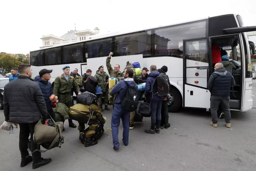 FOTOREPORTAJ Plecarea la război a rușilor, în imagini. Primii rezerviști au fost trimiși la antrenament înainte de plecarea pe front