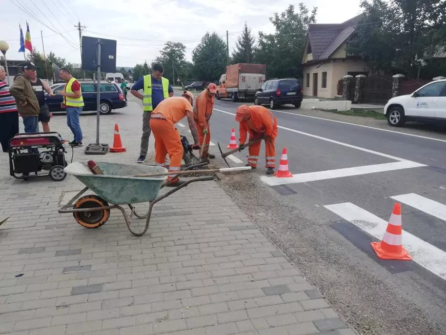 Minunea de la Gâdinți: se montează semafoare în intersecția groazei din Neamț, unde s-a produs inclusiv un accident live la TV