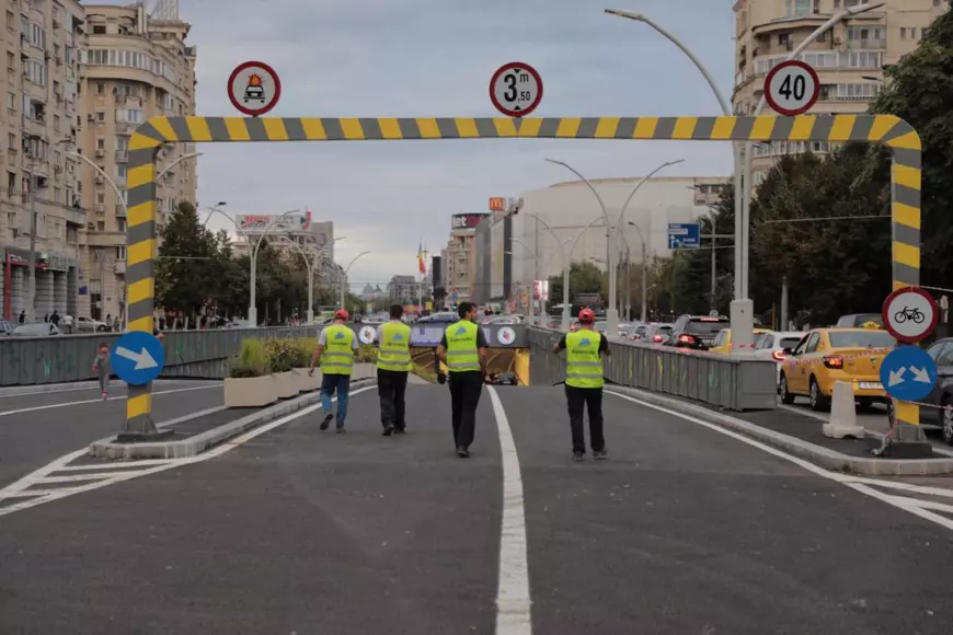 De ce rămân blocate camioanele și autocarele în Pasajul Unirii, după reabilitare? Înălțimea disponibilă s-a redus cu 16 centimetri, după ce s-au pus ventilatoare