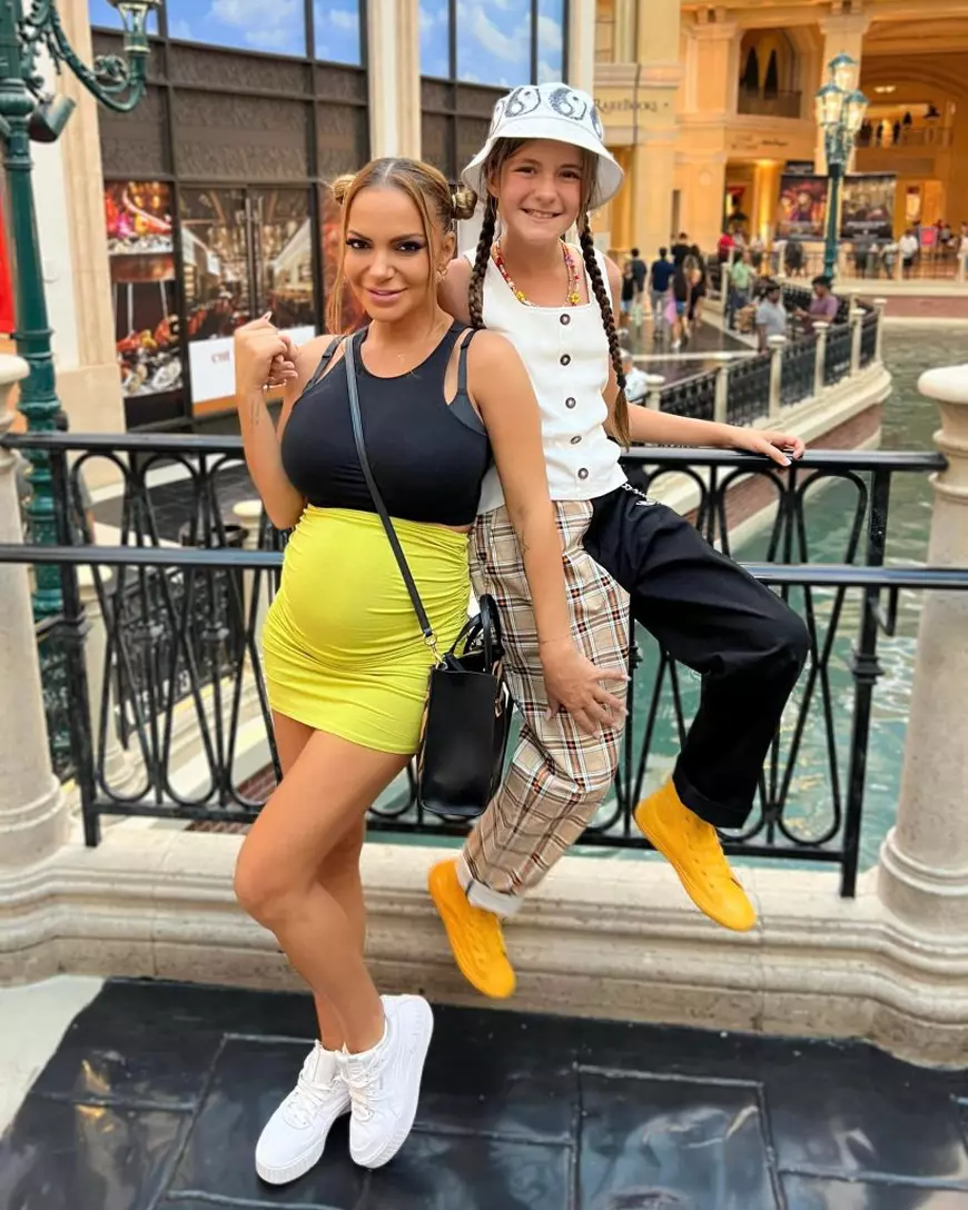 Andreea Antonescu și fiica ei, Sienna, au plecat în Las Vegas. Cum arată artista însărcinată pentru a doua oară. „Noi 3”