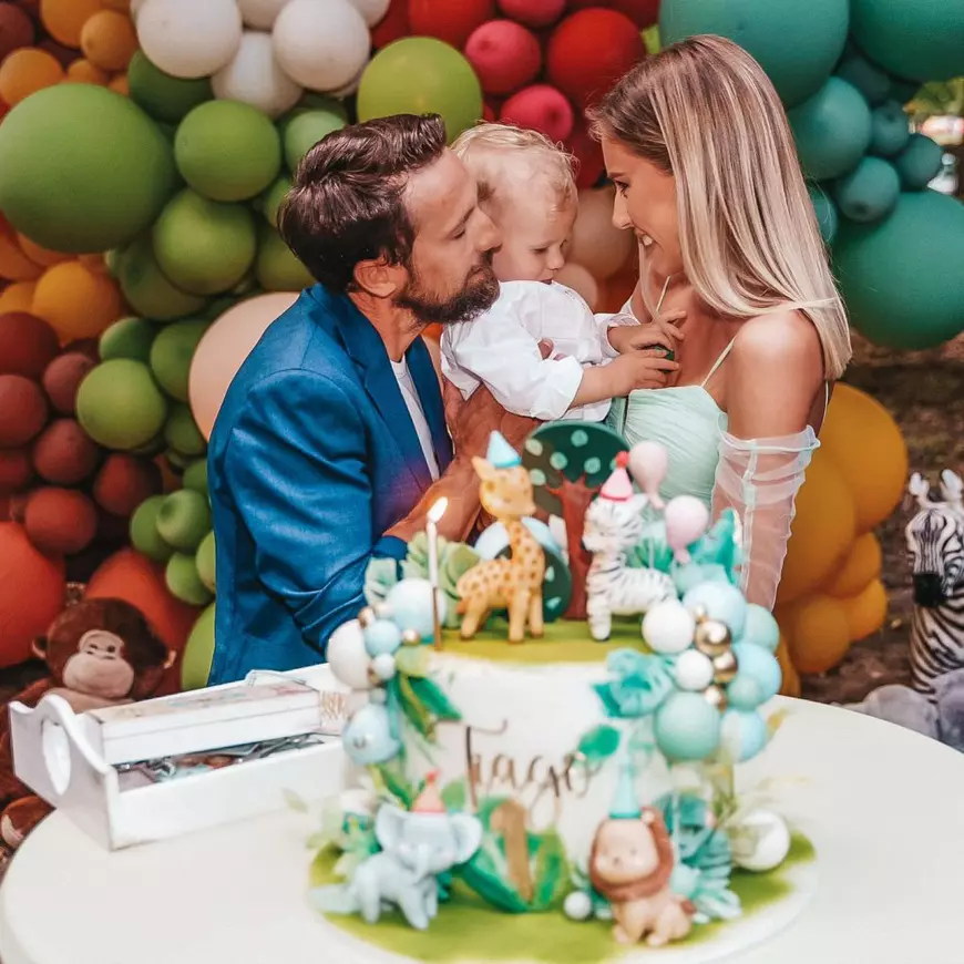Fiul lui Dani și al Gabrielei Oțil a împlinit 1 an. Imagine emoționantă cu Tiago și părinții lui