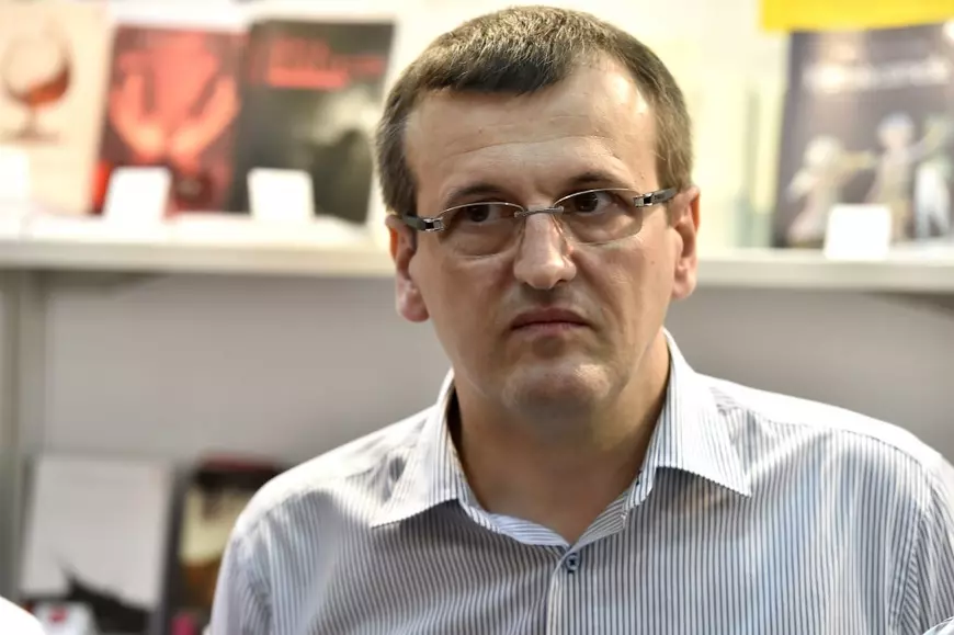 Protest față de plagiatul lui Cîmpeanu. Un decan intră în grevă japoneză și acuză tăcerea mediului academic: „Bagă gunoiul sub preș”