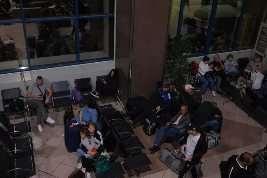 Cum arăta Aeroportul Otopeni la finalul unei zile de haos și incertitudine pentru călătorii Blue Air