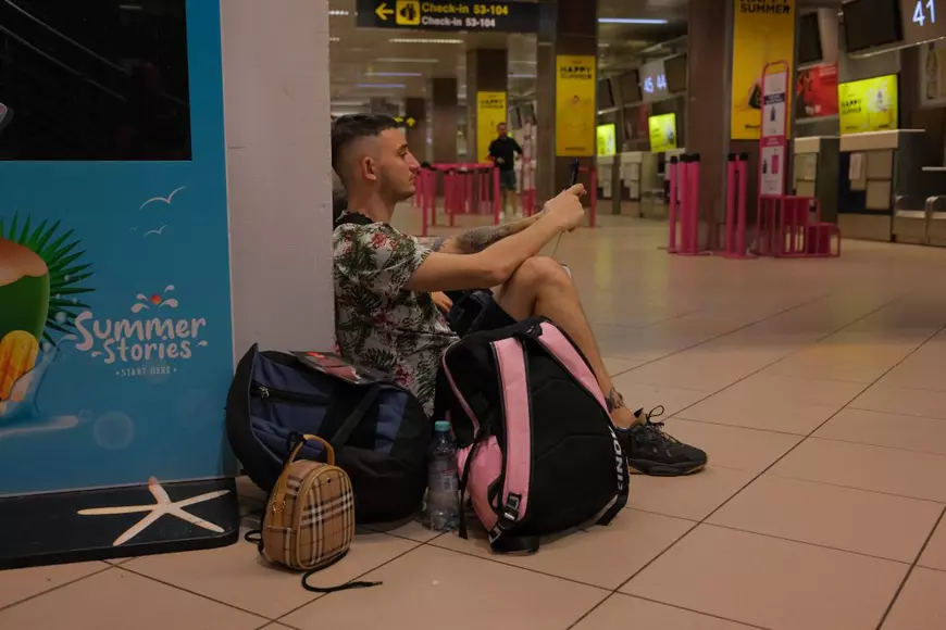 Cum arăta Aeroportul Otopeni la finalul unei zile de haos și incertitudine pentru călătorii Blue Air