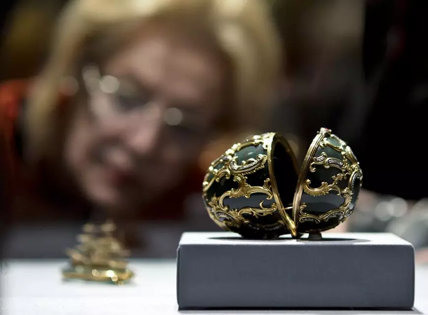 Patru ouă Fabergé ar fi fost găsite în vila din Germania a miliardarului Alișer Usmanov, unul dintre „oligarhii preferați” ai lui Putin