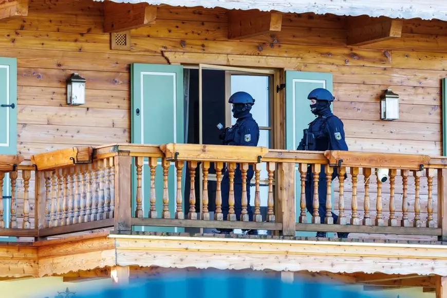 Patru ouă Fabergé ar fi fost găsite în vila din Germania a miliardarului Alișer Usmanov, unul dintre „oligarhii preferați” ai lui Putin