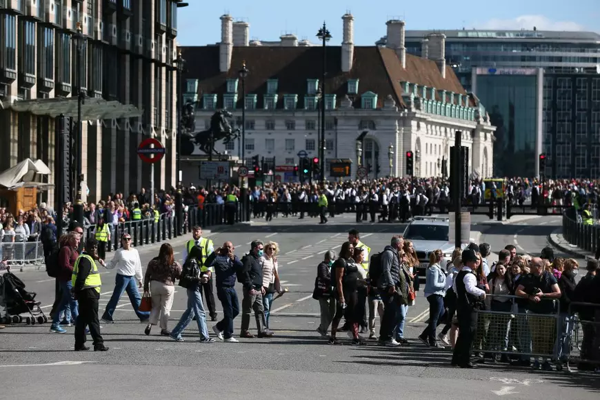 Câte persoane i-au adus un omagiu reginei Elisabeta a II-a la Westminster Hall. Primele cifre anunțate de Guvernul britanic