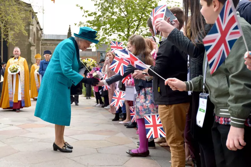 De ce a fost atât de iubită regina Elisabeta a II-a. Momentul în care a știut „să capituleze în fața propriului popor”