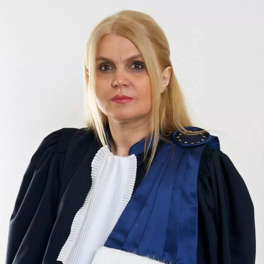 O femeie de serviciu din România, mai curajoasă decât polițiști, procurori și judecători