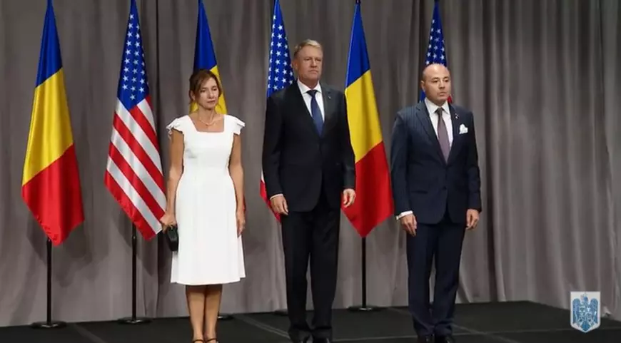 „România merge bine şi economia românească creşte”, le-a spus Klaus Iohannis românilor la San Francisco, unde au putut veni doar oameni selectați, pe bază de invitație, la întâlnirea organizată de ambasadă
