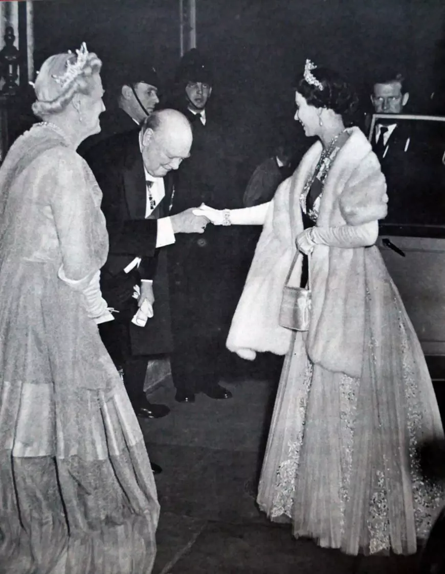 Viața reginei Elisabeta a II-a în imagini. Fotografii memorabile din viața celui mai longeviv monarh britanic