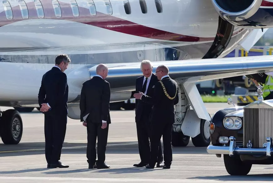 O nouă etapă din funeraliile reginei Elisabeta a II-a. Trupul suveranei, mutat astăzi de la Palatul Buckingham la Westminster