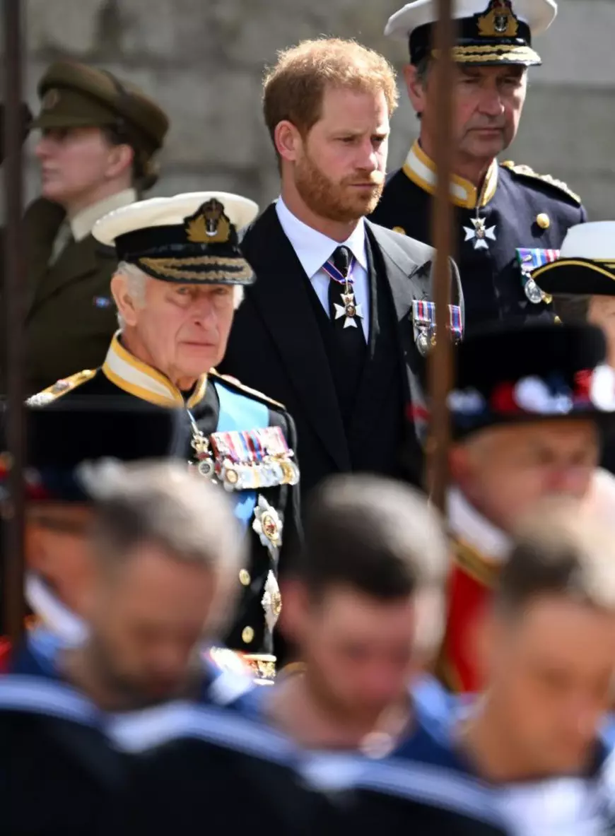 Familia Regală, în lacrimi la înmormântarea reginei Elisabeta a II-a. Imagini din timpul procesiunii de la Westminster Abbey