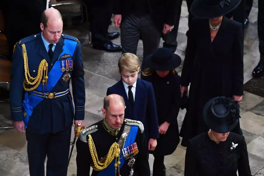 Familia Regală, în lacrimi la înmormântarea reginei Elisabeta a II-a. Imagini din timpul procesiunii de la Westminster Abbey