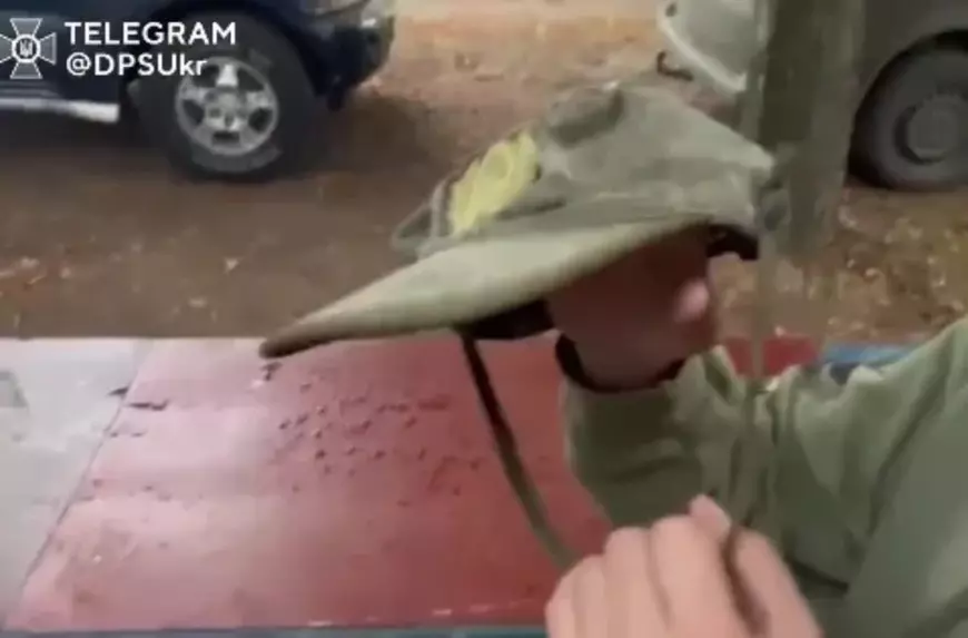 „Rușii au fugit de și-au pierdut pantalonii!”. Cum arată uniformele rușilor găsite de soldații ucraineni - VIDEO