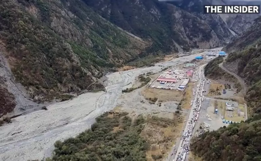 Rusia deschide birou de înrolare chiar la vama prin care mii de oameni vor să fugă în Georgia. Nu se mai iese din țară decât pe jos