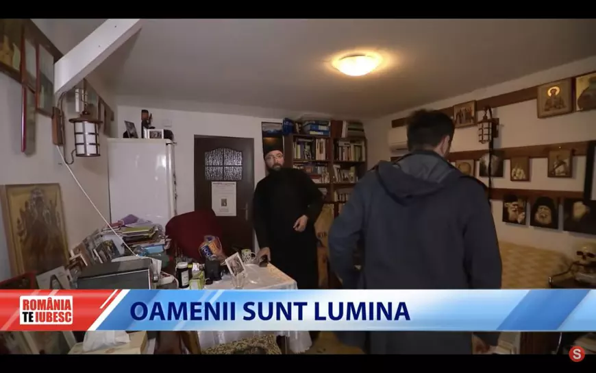 Cum arăta chilia unde mai multe femei acuză că au fost agresate sexual de Visarion Alexa. „Ticsită cu icoane și fotografii”, apare în reportaje și interviuri